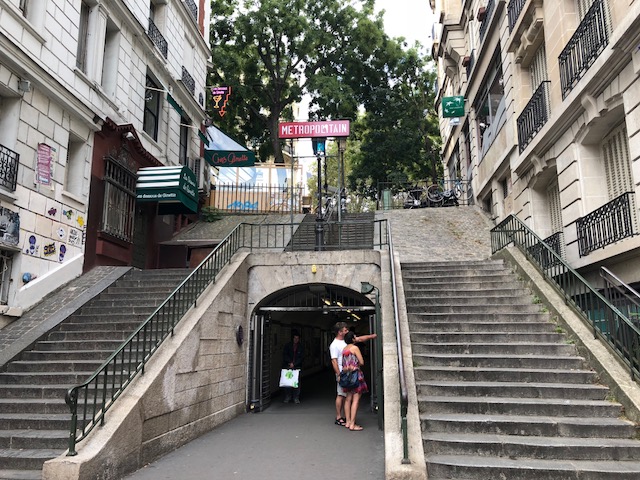 Lamarck-Caulaincourt Metro stop 