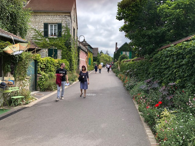 A quiet street in Giverny