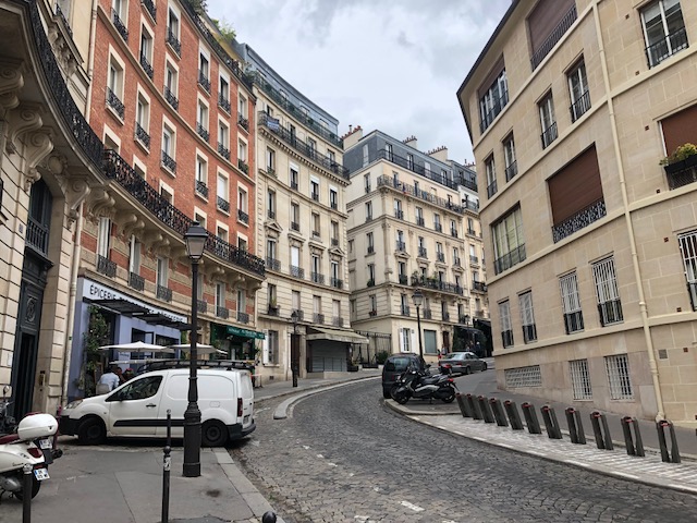 Further up Rue Lepic 